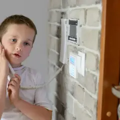 Od jakiego wieku dziecko może zostać samo w domu? Oto ważne informacje