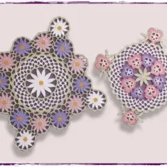 Bellissimi centrini uncinetto con schemi moderni a fiori, in tonalità pastello.