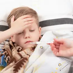 Kiedy podać lek na gorączkę u dziecka, aby uniknąć niebezpieczeństwa?
