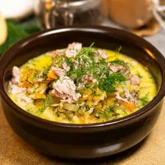 Zupa ogórkowa: superfood czy pułapka? Poznaj jej sekrety.