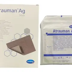 Atrauman Ag to opatrunek na rany zawierający srebro, idealny do leczenia różnych rodzajów ran.
