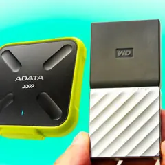Cuatro discos duros portátiles: SanDisk, ADATA SSD, WD y Samsung. ¡Tu información segura, como un disco duro nube!