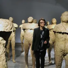 Magdalena Abakanowicz: rzeźby, które zmieniły świat sztuki. Poznaj je!