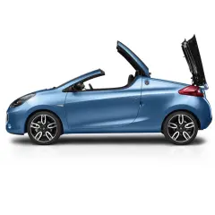 Niebieski kabriolet Renault Wind z otwartym dachem, gotowy na letnią przejażdżkę.