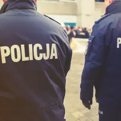 Policja w Twoim mieszkaniu: Kiedy może wejść i jakie masz prawa?