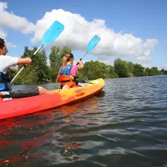 Spływ kajakowy Słupią: poradnik, trasy, ceny zaplanuj przygodę!