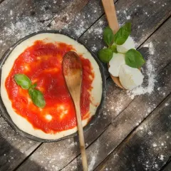 Jak zrobić sos do pizzy z koncentratu - łatwy przepis na pyszny smak