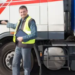 Ile zarabia kierowca tira w Eko-Okna? Zaskakujące fakty o wynagrodzeniu