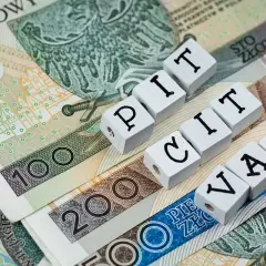 Polskie banknoty z napisami PIT i VAT. Możliwość ulgi na złe długi.