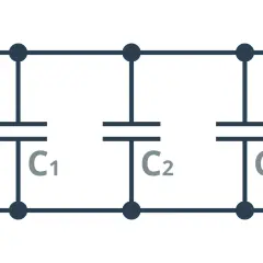 Schemat połączenie równoległe trzech kondensatorów C1, C2, C3.
