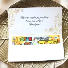 Elegancka kartka z życzeniami i zdrapki lotto na wesele. "My swoje szczęście już znaleźliśmy, teraz kolej na Was. Powodzenia!