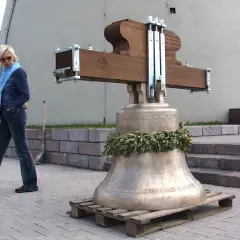 Kiedy biją dzwony w kościele? Odkryj ich tajemnice i znaczenie