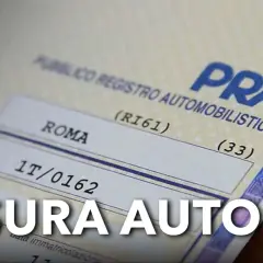 Documento di visura auto con dati del PRA, targa macchina e informazioni di immatricolazione.