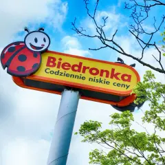 Czy w Jastrzębiej Górze jest Biedronka? Sprawdź lokalizację i więcej informacji