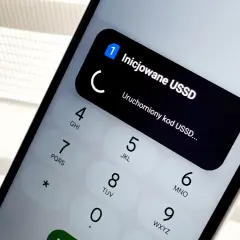 Telefon sam się wyłącza po uruchomieniu kodu USSD. Komunikat na ekranie informuje o inicjowaniu USSD.