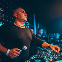 DJ Kris ile ma lat? Zaskakujące fakty o jego wieku i karierze