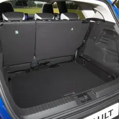 Coffre captur 2, sièges rabattus pour un espace de chargement maximal. Parfait pour les escapades du week-end.