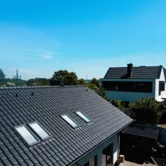 Ile kosztuje dach z dachówki ceramicznej? Ceny i nieoczekiwane wydatki