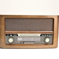 Retro-Radio mit Holzgehäuse, das analog Radio digital empfangen kann. Mit CD-Player und vielen Funktionen.