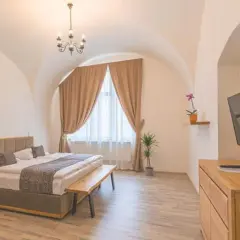 Ile kosztuje nocleg w Pradze? Przewodnik po cenach i oszczędnościach
