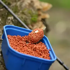 Twój własny pellet wędkarski: Skuteczny przepis DIY krok po kroku