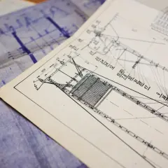 Szczegółowe rysunki techniczne, w tym schematy i wymiary, stanowią podstawę projektowania instalacji.