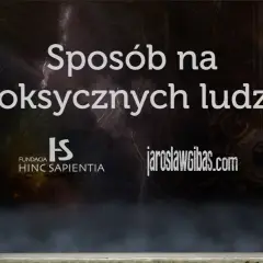 Mężczyzna patrzy na napis "Sposób na toksycznych ludzi". To droga do wolności od negatywnych relacji.