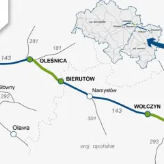 Mapa przedstawia ukres kolejowy linii Wrocław – Oleśnica – Bierutów – Namysłów – Wołczyn – Kluczbork.