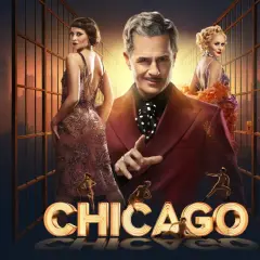 En man i kostym och två kvinnor i glittriga klänningar, med en silhuett av Chicago i bakgrunden. En affisch för musikalen Chicago.