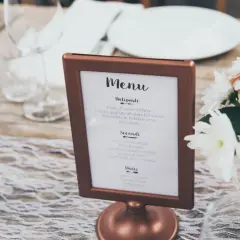 Eleganckie menu na wesele w miedzianej ramce, z włoskimi daniami.