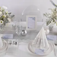 Jak udekorować stół na komunię w domu: eleganckie i tanie pomysły