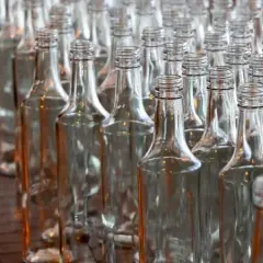 Recykling butelek szklanych – jak prawidłowo segregować i dlaczego to ważne dla środowiska