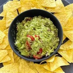 Jak przygotować idealne guacamole? Prosty przepis i sekrety smaku.