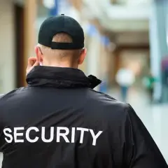Kwalifikowany pracownik ochrony: Jak zdobyć uprawnienia i zarabiać więcej?