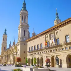 Plaza del Pilar, Zaragoza. Impresionante basílica y ayuntamiento. ¡Ideal para saber qué ver en Zaragoza en 1 día!