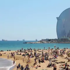 Ile trwa lot z Wrocławia do Barcelony? Zaskakujące fakty o czasie lotu