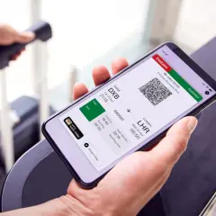Drukować bilet lotniczy? Kiedy smartfon wystarczy, a kiedy musisz mieć papier