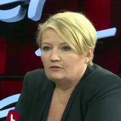 Beata Lubecka, wiek nieznany, w czarnej marynarce, z blond włosami, podczas wywiadu.