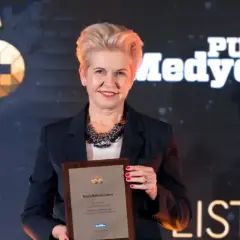 Beata Małecka-Libera z nagrodą na gali Puls Medycyny 2023.