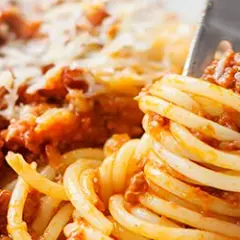 Spaghetti z Kwestii Smaku: Jak zrobić idealne bolognese i carbonarę?