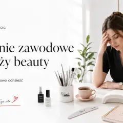 Zmęczona stylistka paznokci, przy biurku z kosmetykami, zmaga się z wypaleniem zawodowym. Tekst na ekranie: "Wypalenie zawodowe w branży beauty".