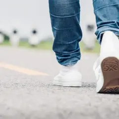 Spacer na 4 km - poznaj prawdziwą liczbę spalonych kalorii w 2025