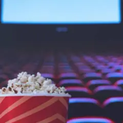 Ile czasu film jest w kinie? Sprawdź, jak długo możesz oglądać!