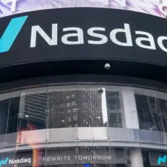 Godziny giełdy USA (NYSE, NASDAQ) w Polsce: 14:30 czy 15:30?