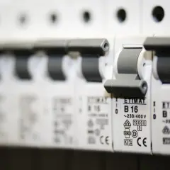 Jaki przewód od licznika do bezpieczników? Oto kluczowe informacje, które musisz znać