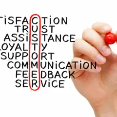 Main des mots clés pour le marketing operations : Satisfaction, Confiance, Assistance, Loyauté, Support, Communication, Feedback, Service.