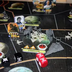 Bitwa na Kashyyyk w grze Star Wars. Darth Vader i jego wojska walczą z rebeliantami.