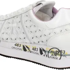 Sneaker bianca con traforature floreali, un modello di premiata calzature che unisce stile e comfort.