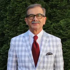 Jak nosić szpilkę do krawata: 5 zasad eleganckiego stylu