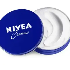Crema Nivea lata azul, a pesar de su fama, puede ser mala para pieles sensibles.